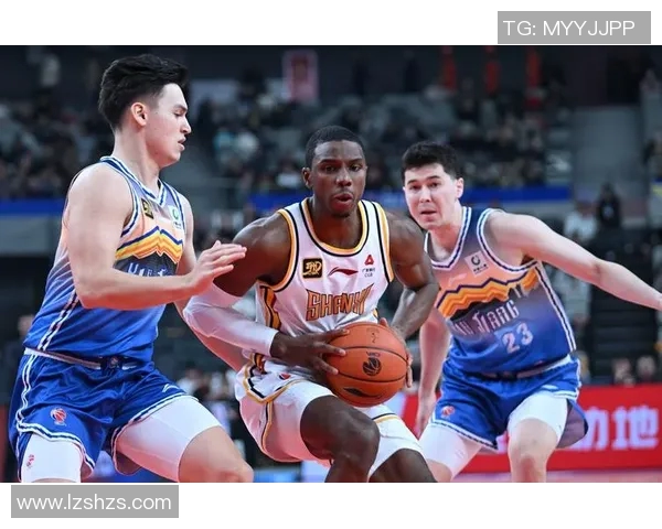 以大前锋为核心打造篮球队阵容分析与战术布局研究